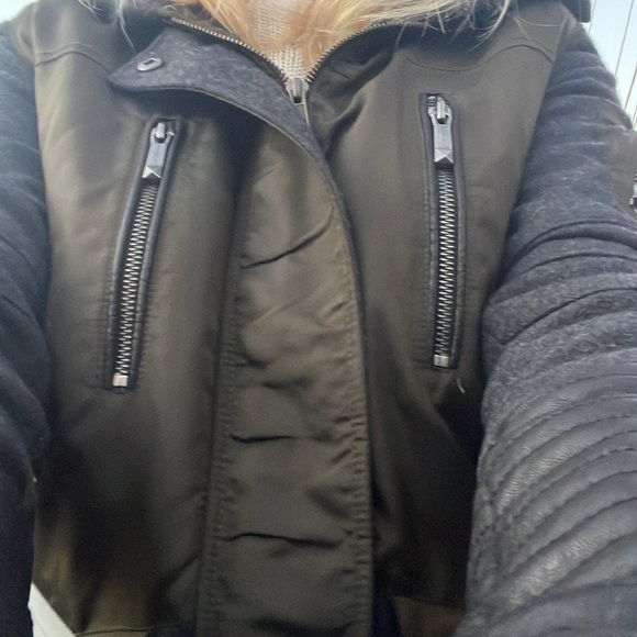 BCBG parka so warm - Picture 4 of 8